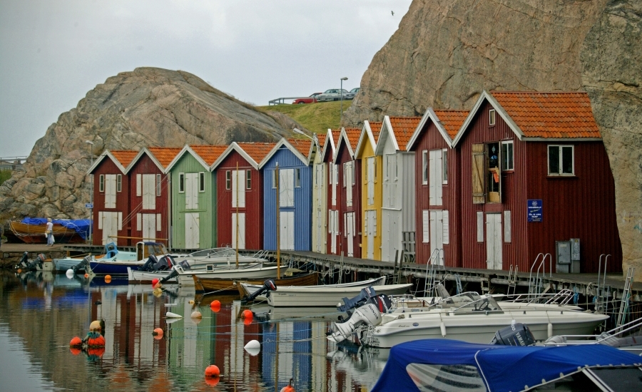 Bild på sjöbodar i Bohuslän